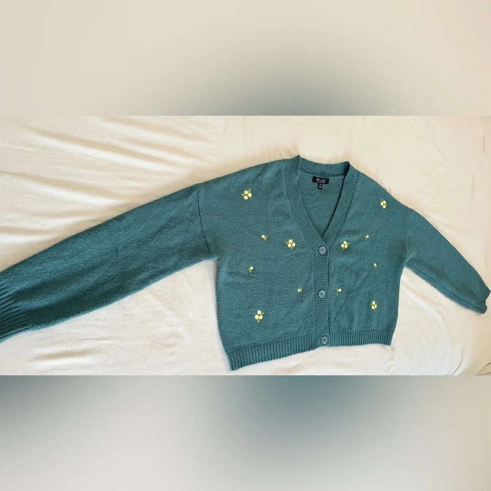 Witty Fox Ditzy Floral Crop Button Cardigan - Green - XL - Picture 8 of 14
